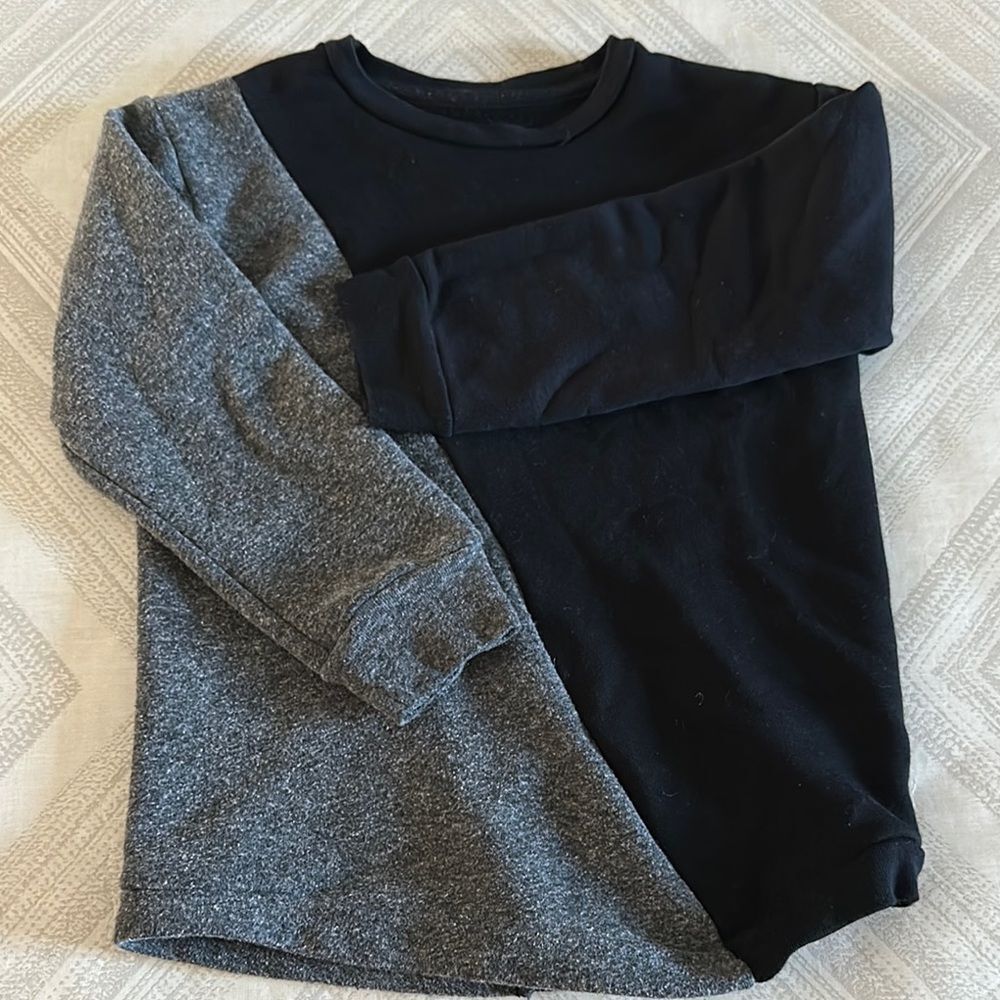 nununu Boys Black and Gray Long Sleeve Sweatshirt - Size 3/4